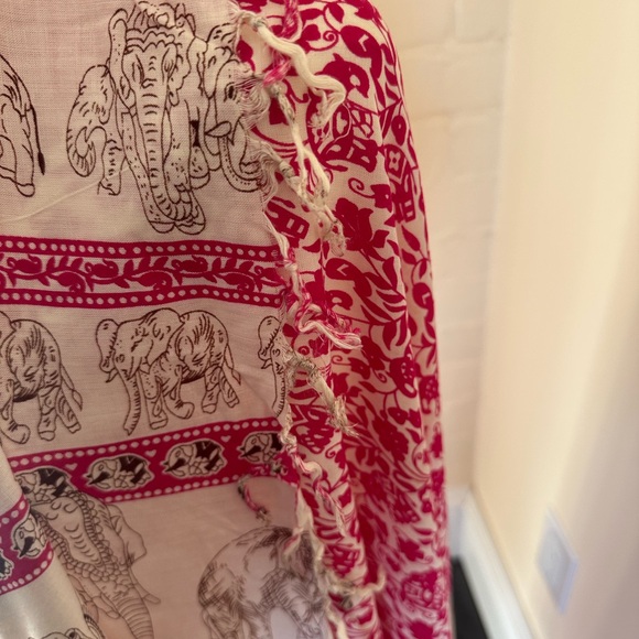 Pink and White Patterned Shawl - Picture 7 of 7